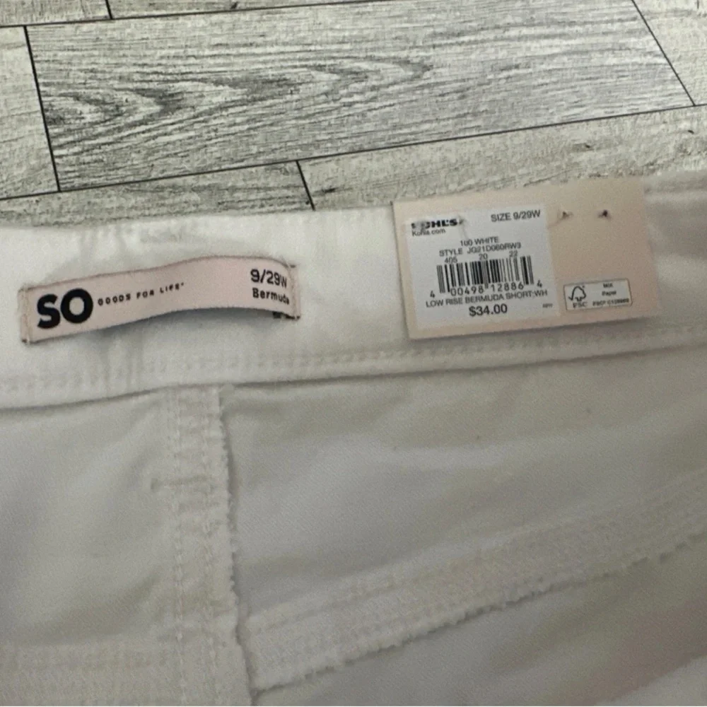 New SO Juniors White Bermuda Shorts Low Rise Size 9/29W 9in Inseam
